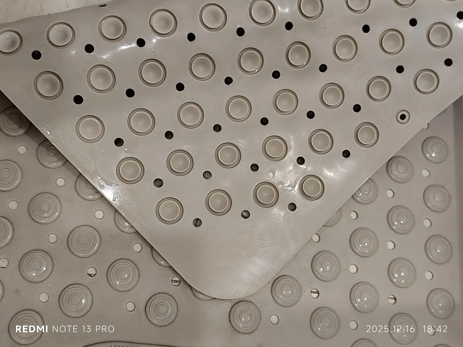How to Keep a Small Bathroom Organized When Storage Is Limited